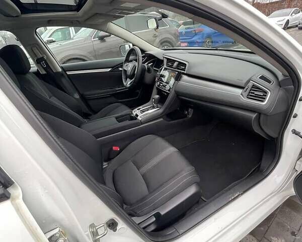 Белый Хонда Цивик, объемом двигателя 2 л и пробегом 62 тыс. км за 13800 $, фото 28 на Automoto.ua