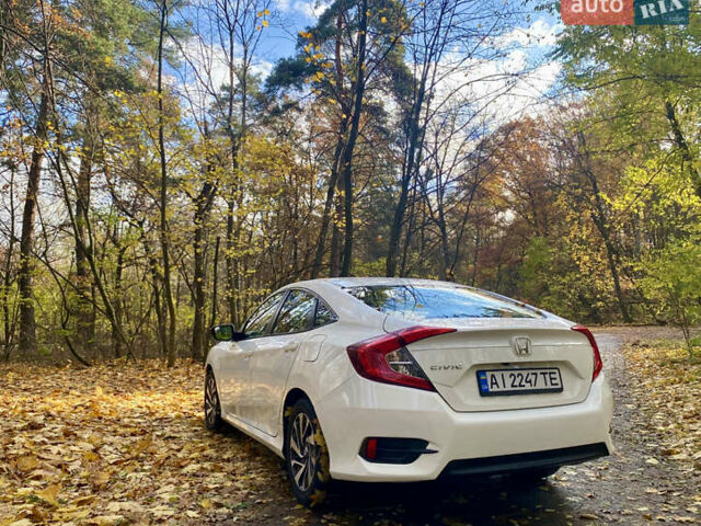 Белый Хонда Цивик, объемом двигателя 2 л и пробегом 91 тыс. км за 13500 $, фото 6 на Automoto.ua