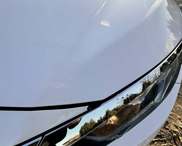 Белый Хонда Цивик, объемом двигателя 2 л и пробегом 63 тыс. км за 15200 $, фото 8 на Automoto.ua