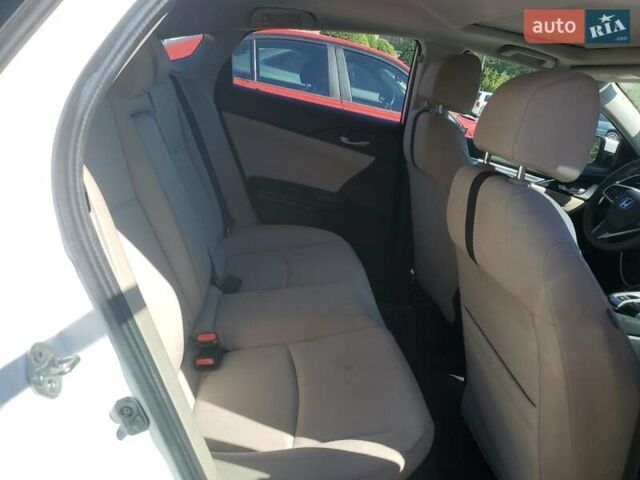 Белый Хонда Цивик, объемом двигателя 2 л и пробегом 107 тыс. км за 3300 $, фото 9 на Automoto.ua