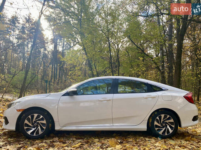 Белый Хонда Цивик, объемом двигателя 2 л и пробегом 91 тыс. км за 13500 $, фото 5 на Automoto.ua