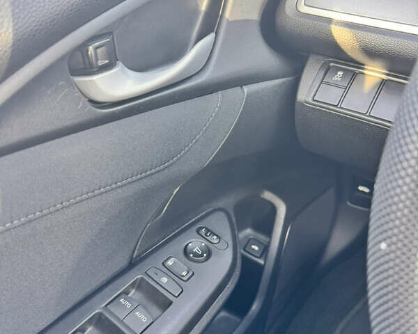 Белый Хонда Цивик, объемом двигателя 2 л и пробегом 63 тыс. км за 15200 $, фото 2 на Automoto.ua