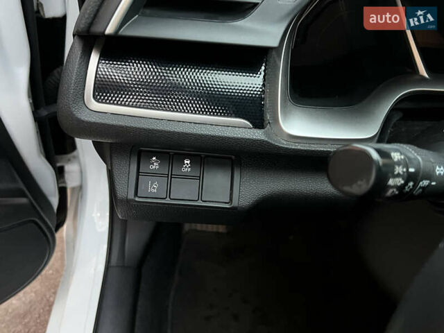 Белый Хонда Цивик, объемом двигателя 2 л и пробегом 110 тыс. км за 16000 $, фото 7 на Automoto.ua