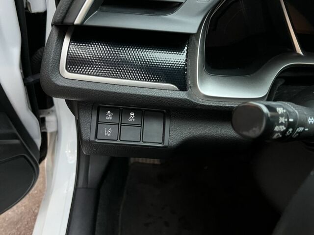 Белый Хонда Цивик, объемом двигателя 2 л и пробегом 110 тыс. км за 16000 $, фото 7 на Automoto.ua