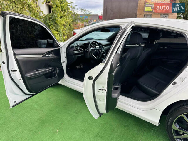 Белый Хонда Цивик, объемом двигателя 2 л и пробегом 14 тыс. км за 15200 $, фото 18 на Automoto.ua