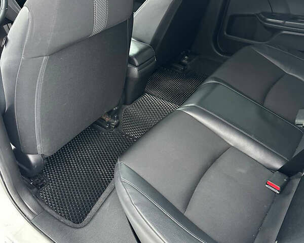 Белый Хонда Цивик, объемом двигателя 2 л и пробегом 90 тыс. км за 16800 $, фото 8 на Automoto.ua