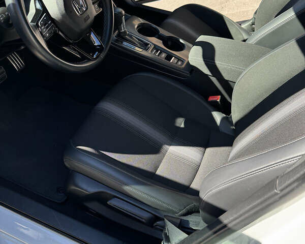 Белый Хонда Цивик, объемом двигателя 2 л и пробегом 38 тыс. км за 25000 $, фото 14 на Automoto.ua