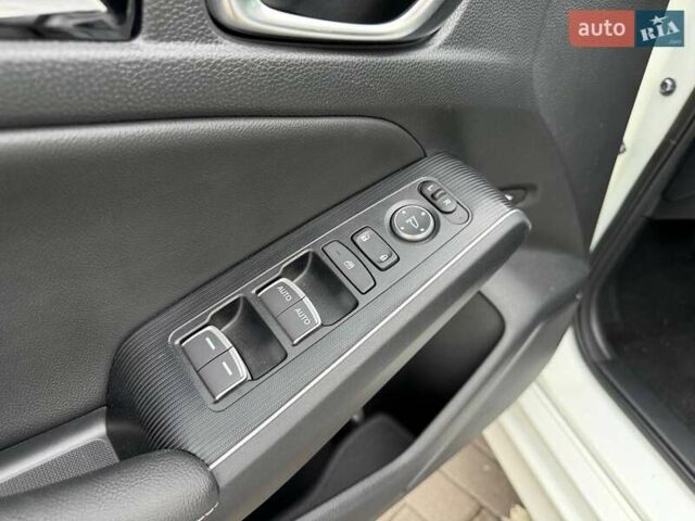 Белый Хонда Цивик, объемом двигателя 1.5 л и пробегом 1 тыс. км за 18900 $, фото 15 на Automoto.ua