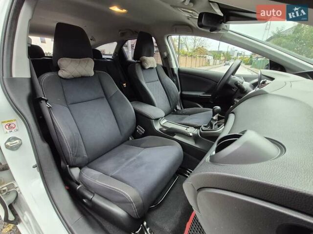 Белый Хонда Цивик, объемом двигателя 1.6 л и пробегом 172 тыс. км за 9900 $, фото 16 на Automoto.ua