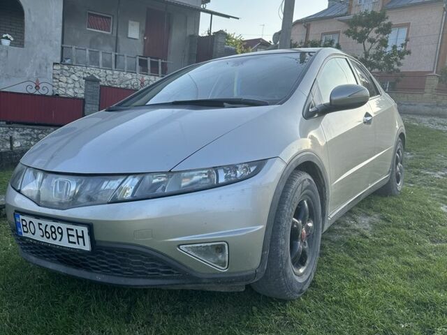Бежевый Хонда Цивик, объемом двигателя 1.8 л и пробегом 191 тыс. км за 5000 $, фото 1 на Automoto.ua