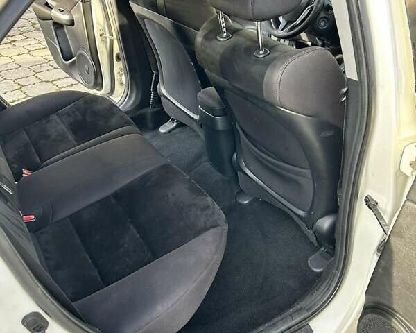 Бежевый Хонда Цивик, объемом двигателя 1.8 л и пробегом 240 тыс. км за 8900 $, фото 3 на Automoto.ua