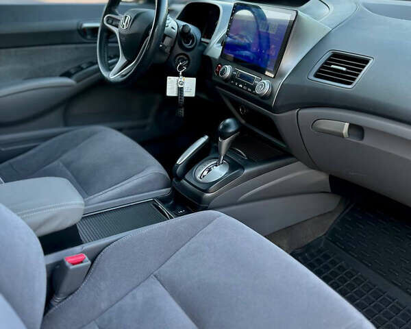 Бежевий Хонда Сівік, об'ємом двигуна 1.3 л та пробігом 235 тис. км за 5499 $, фото 18 на Automoto.ua