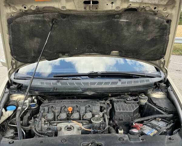 Бежевий Хонда Сівік, об'ємом двигуна 1.8 л та пробігом 263 тис. км за 7000 $, фото 14 на Automoto.ua