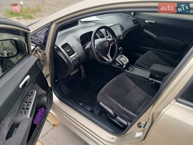 Бежевый Хонда Цивик, объемом двигателя 1.8 л и пробегом 280 тыс. км за 6500 $, фото 4 на Automoto.ua