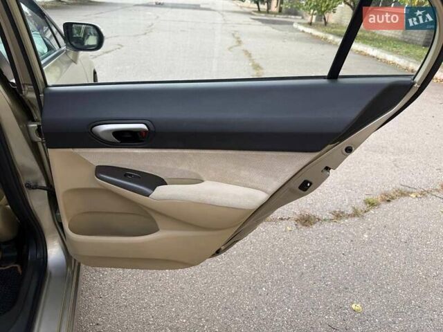 Бежевый Хонда Цивик, объемом двигателя 1.8 л и пробегом 242 тыс. км за 6300 $, фото 27 на Automoto.ua