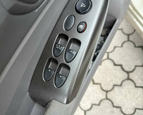 Бежевий Хонда Сівік, об'ємом двигуна 1.8 л та пробігом 175 тис. км за 6300 $, фото 13 на Automoto.ua