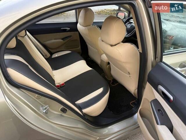 Бежевый Хонда Цивик, объемом двигателя 1.8 л и пробегом 242 тыс. км за 6300 $, фото 26 на Automoto.ua