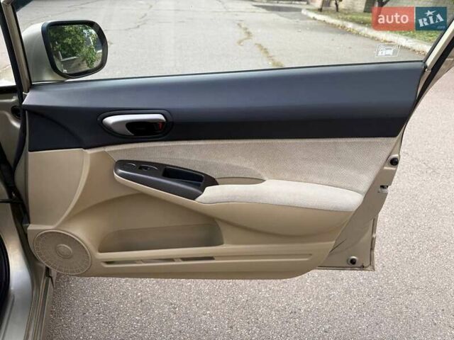 Бежевый Хонда Цивик, объемом двигателя 1.8 л и пробегом 242 тыс. км за 6300 $, фото 30 на Automoto.ua