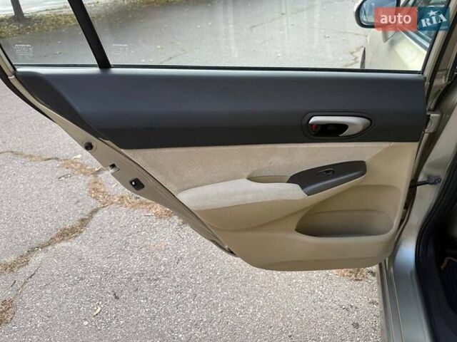 Бежевый Хонда Цивик, объемом двигателя 1.8 л и пробегом 242 тыс. км за 6300 $, фото 21 на Automoto.ua