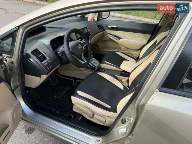 Бежевый Хонда Цивик, объемом двигателя 1.8 л и пробегом 242 тыс. км за 6300 $, фото 17 на Automoto.ua