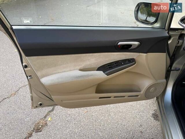 Бежевый Хонда Цивик, объемом двигателя 1.8 л и пробегом 242 тыс. км за 6300 $, фото 18 на Automoto.ua