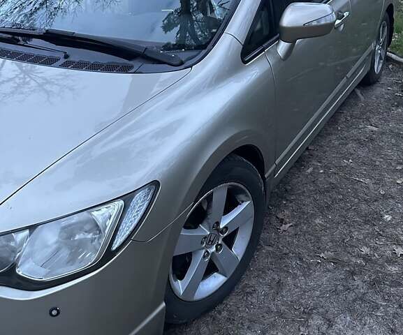 Бежевый Хонда Цивик, объемом двигателя 1.8 л и пробегом 129 тыс. км за 7000 $, фото 1 на Automoto.ua