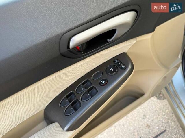 Бежевый Хонда Цивик, объемом двигателя 1.8 л и пробегом 242 тыс. км за 6300 $, фото 19 на Automoto.ua
