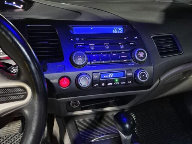 Бежевый Хонда Цивик, объемом двигателя 1.8 л и пробегом 161 тыс. км за 7000 $, фото 5 на Automoto.ua