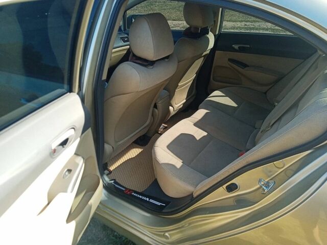 Бежевий Хонда Сівік, об'ємом двигуна 1.3 л та пробігом 188 тис. км за 6800 $, фото 5 на Automoto.ua