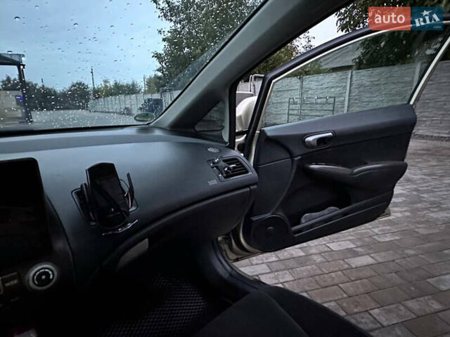 Бежевый Хонда Цивик, объемом двигателя 1.8 л и пробегом 230 тыс. км за 6500 $, фото 10 на Automoto.ua