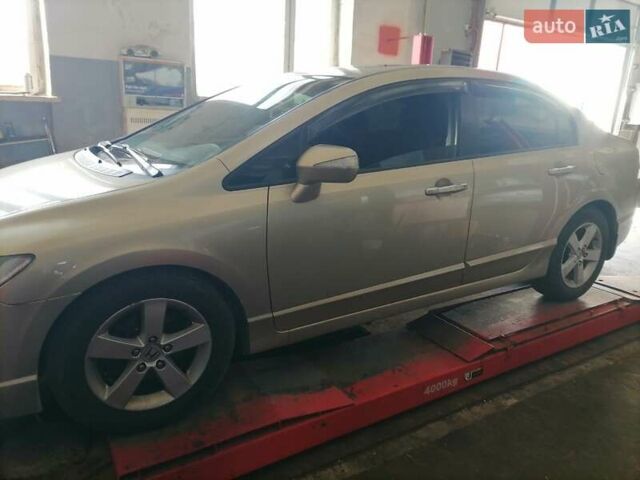 Бежевый Хонда Цивик, объемом двигателя 1.8 л и пробегом 200 тыс. км за 7200 $, фото 1 на Automoto.ua