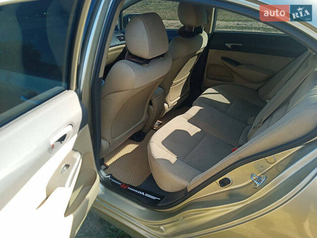 Бежевый Хонда Цивик, объемом двигателя 1.34 л и пробегом 180 тыс. км за 6800 $, фото 6 на Automoto.ua