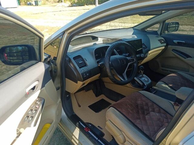 Бежевий Хонда Сівік, об'ємом двигуна 1.3 л та пробігом 188 тис. км за 6800 $, фото 4 на Automoto.ua