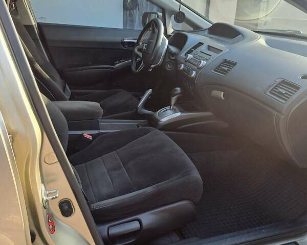 Бежевий Хонда Сівік, об'ємом двигуна 1.8 л та пробігом 157 тис. км за 7500 $, фото 6 на Automoto.ua