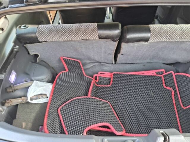 Черный Хонда Цивик, объемом двигателя 1.3 л и пробегом 300 тыс. км за 3800 $, фото 6 на Automoto.ua