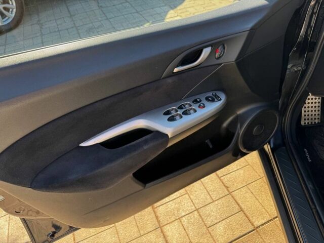 Черный Хонда Цивик, объемом двигателя 1.4 л и пробегом 187 тыс. км за 5599 $, фото 6 на Automoto.ua