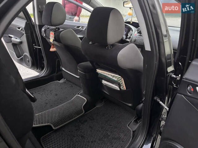 Черный Хонда Цивик, объемом двигателя 2.2 л и пробегом 326 тыс. км за 5800 $, фото 13 на Automoto.ua