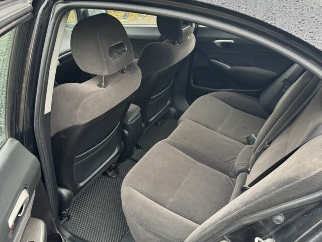 Черный Хонда Цивик, объемом двигателя 1.8 л и пробегом 265 тыс. км за 5700 $, фото 6 на Automoto.ua