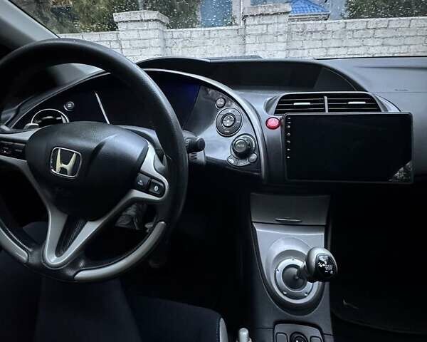 Черный Хонда Цивик, объемом двигателя 1.3 л и пробегом 130 тыс. км за 7000 $, фото 4 на Automoto.ua