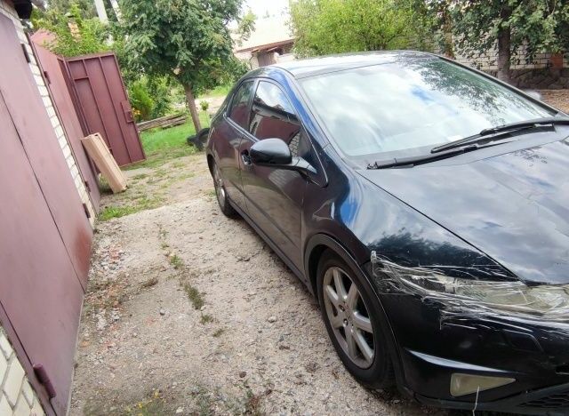 Черный Хонда Цивик, объемом двигателя 1.8 л и пробегом 259 тыс. км за 5000 $, фото 2 на Automoto.ua