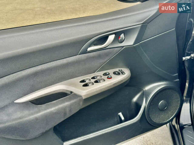 Черный Хонда Цивик, объемом двигателя 1.8 л и пробегом 203 тыс. км за 5777 $, фото 28 на Automoto.ua