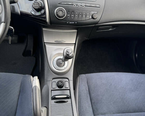 Черный Хонда Цивик, объемом двигателя 1.4 л и пробегом 153 тыс. км за 8800 $, фото 35 на Automoto.ua