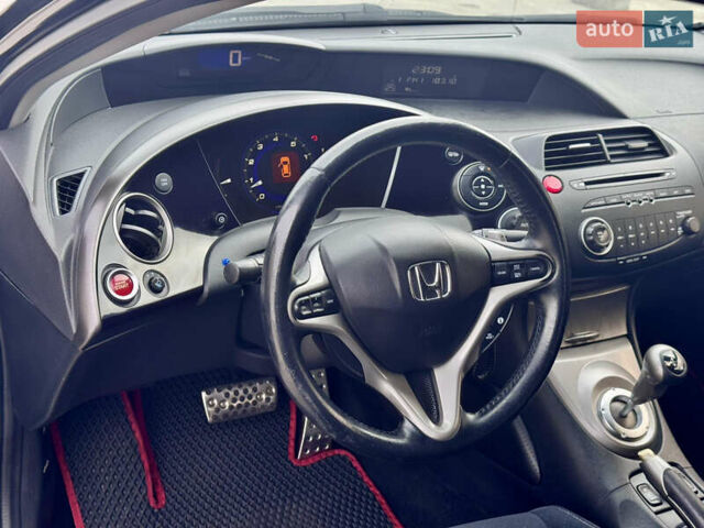 Черный Хонда Цивик, объемом двигателя 1.8 л и пробегом 203 тыс. км за 5777 $, фото 18 на Automoto.ua