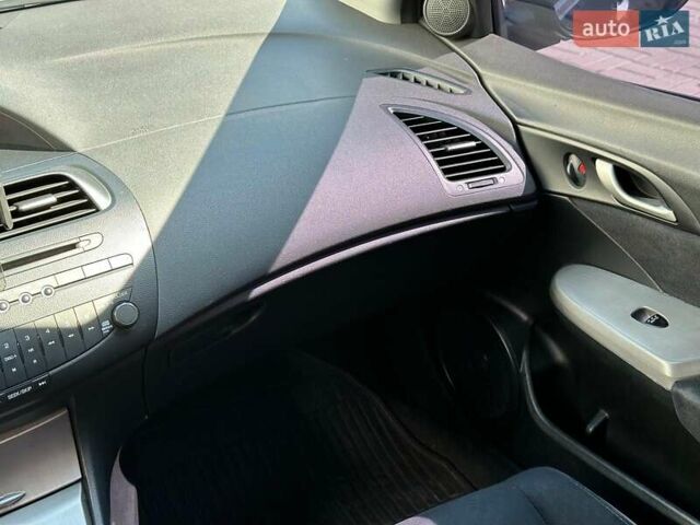 Черный Хонда Цивик, объемом двигателя 1.8 л и пробегом 190 тыс. км за 6280 $, фото 16 на Automoto.ua