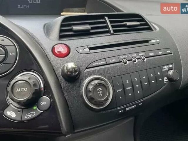 Черный Хонда Цивик, объемом двигателя 2.2 л и пробегом 223 тыс. км за 6700 $, фото 51 на Automoto.ua