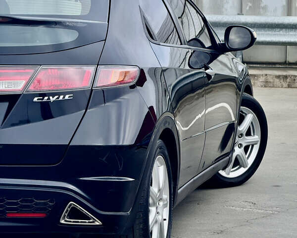 Черный Хонда Цивик, объемом двигателя 1.8 л и пробегом 203 тыс. км за 5777 $, фото 14 на Automoto.ua