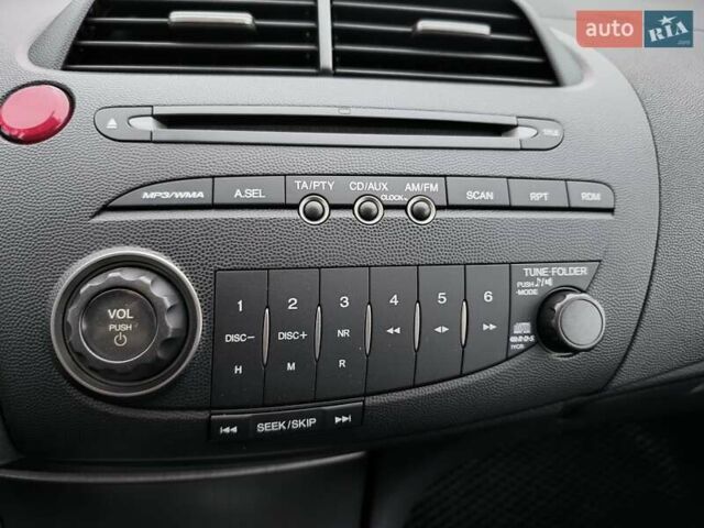 Черный Хонда Цивик, объемом двигателя 1.8 л и пробегом 196 тыс. км за 7700 $, фото 34 на Automoto.ua