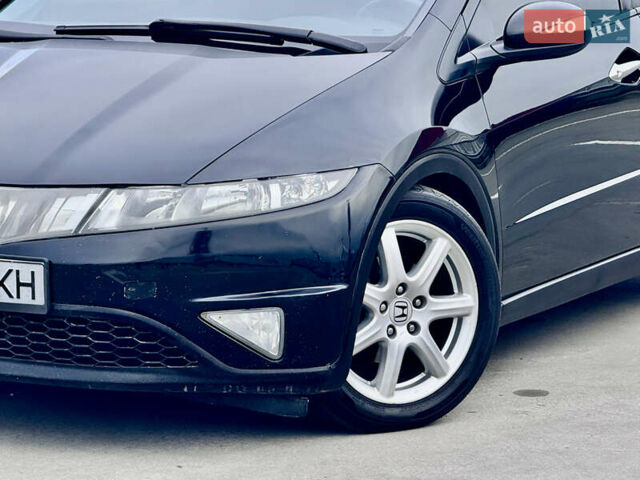 Черный Хонда Цивик, объемом двигателя 1.8 л и пробегом 203 тыс. км за 5777 $, фото 3 на Automoto.ua