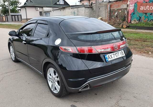 Черный Хонда Цивик, объемом двигателя 1.8 л и пробегом 95 тыс. км за 10500 $, фото 5 на Automoto.ua