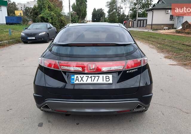 Черный Хонда Цивик, объемом двигателя 1.8 л и пробегом 95 тыс. км за 10500 $, фото 6 на Automoto.ua
